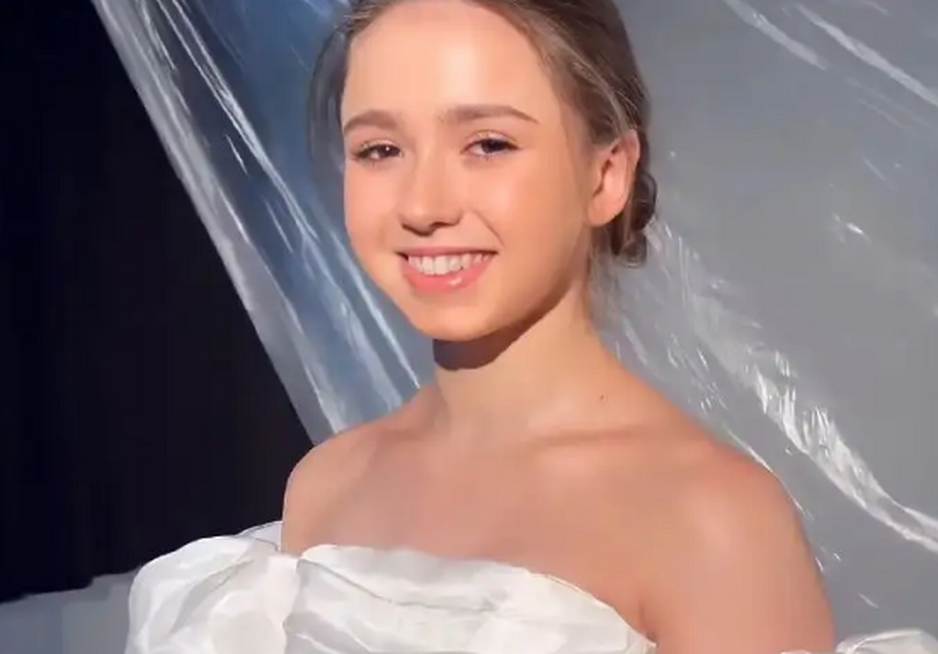 游泳热度飙升，网友热议不断