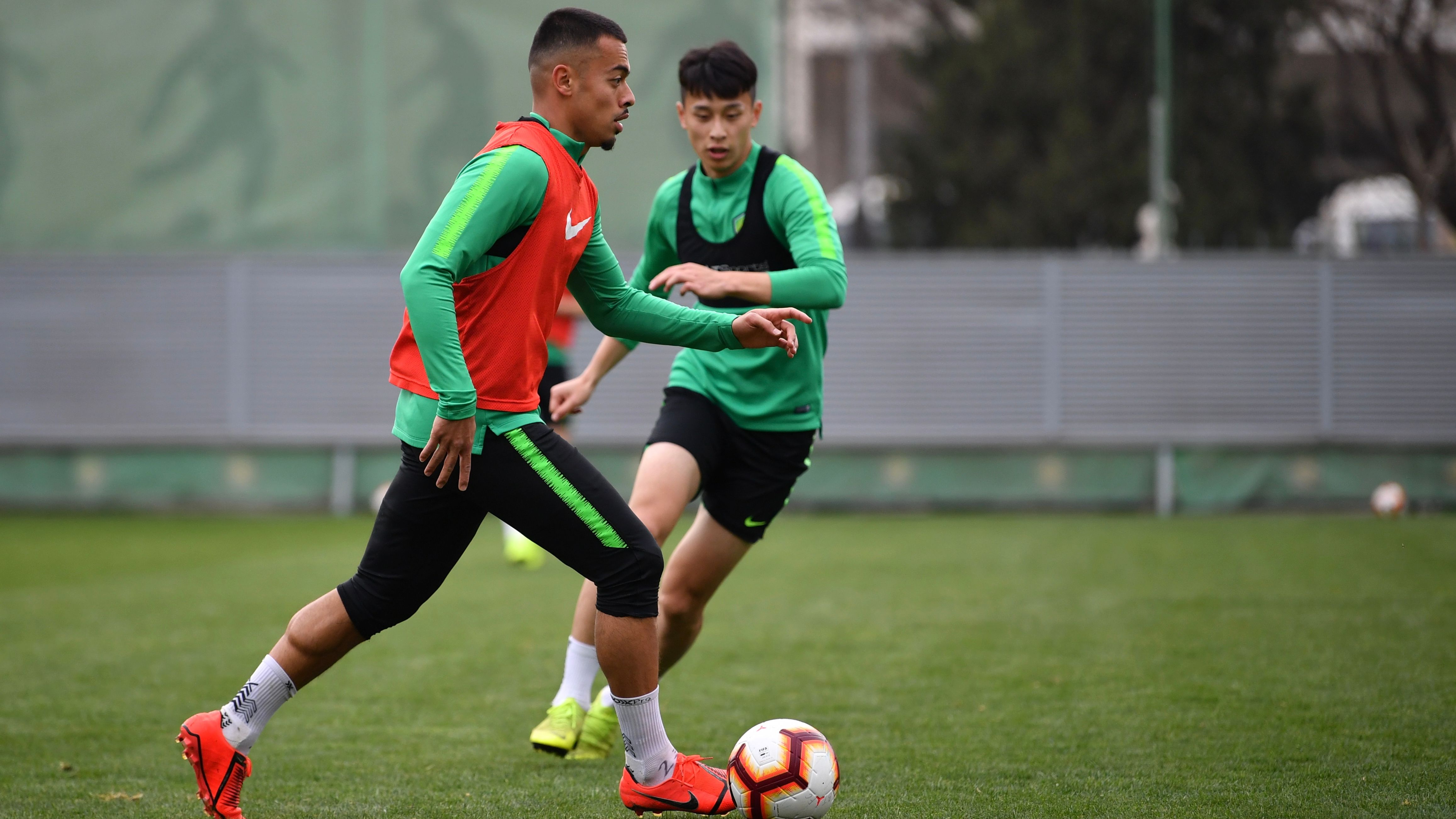 包含连胜势头难挡！棒球豪取十连胜的词条