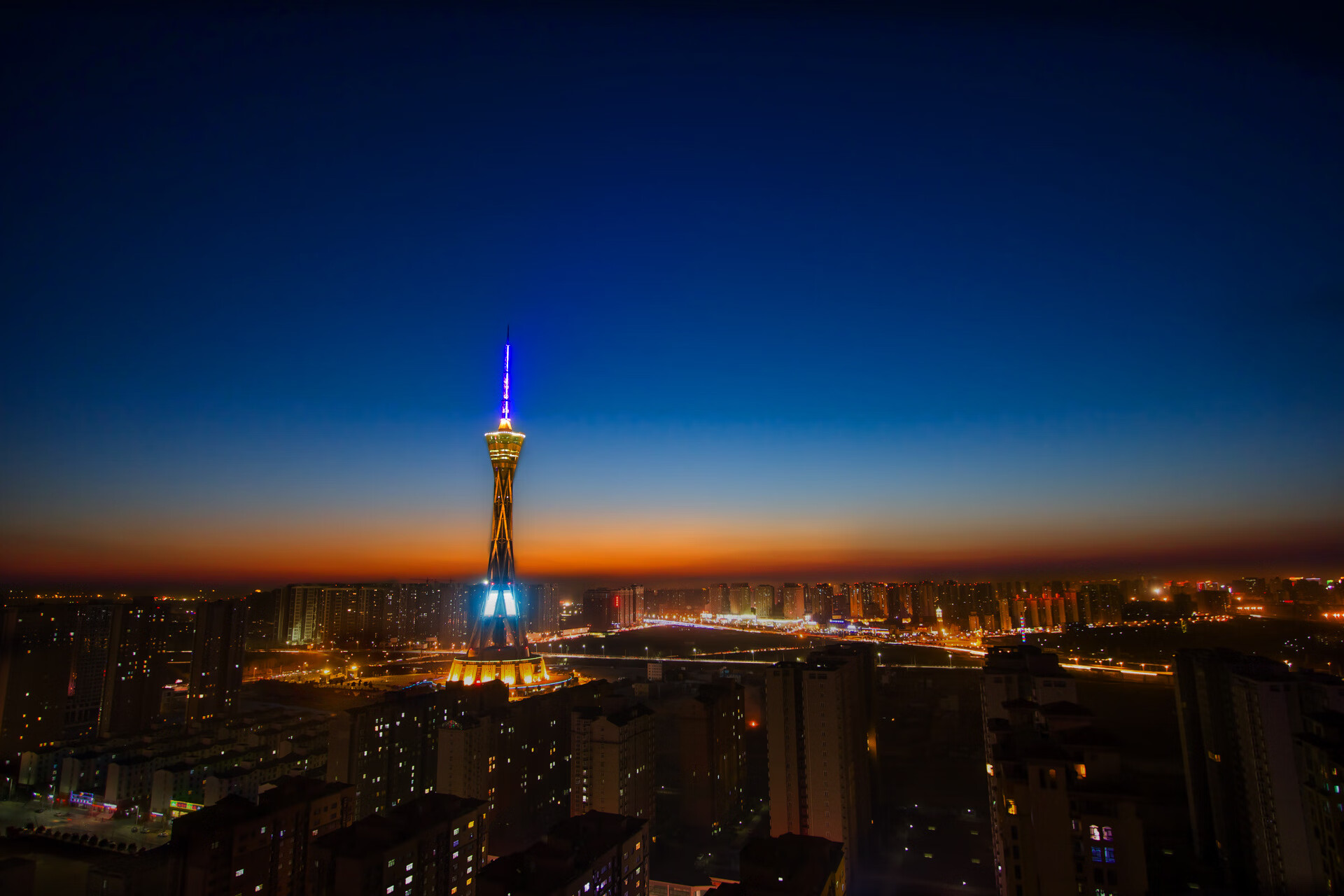 卢卡库降临诺坎普,当巴西的狂想曲被他一个节拍器搅乱