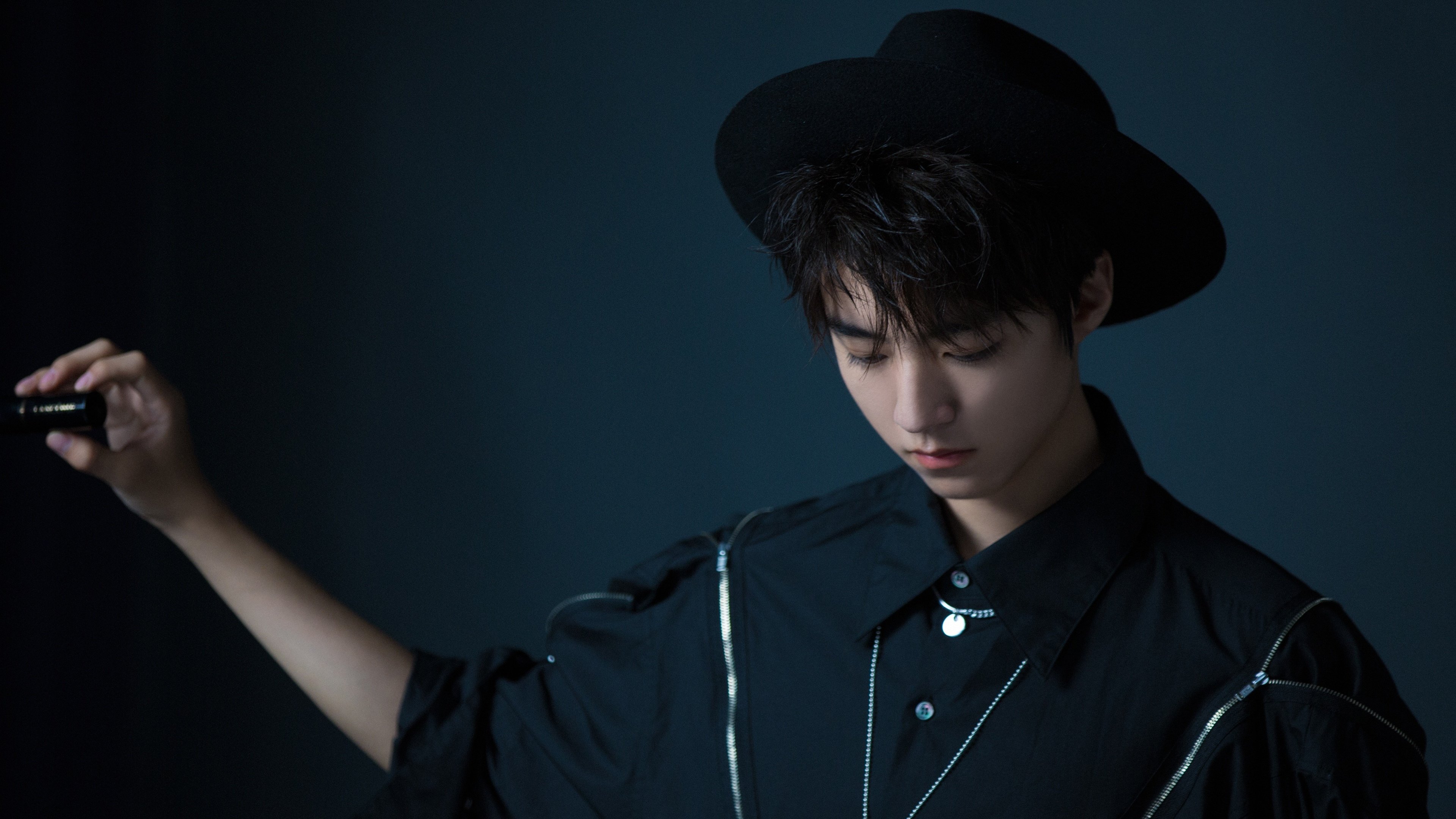 锁链与流星,当范弗利特惊艳四座的夜晚,撞上广厦队单节碾压公牛的铁壁