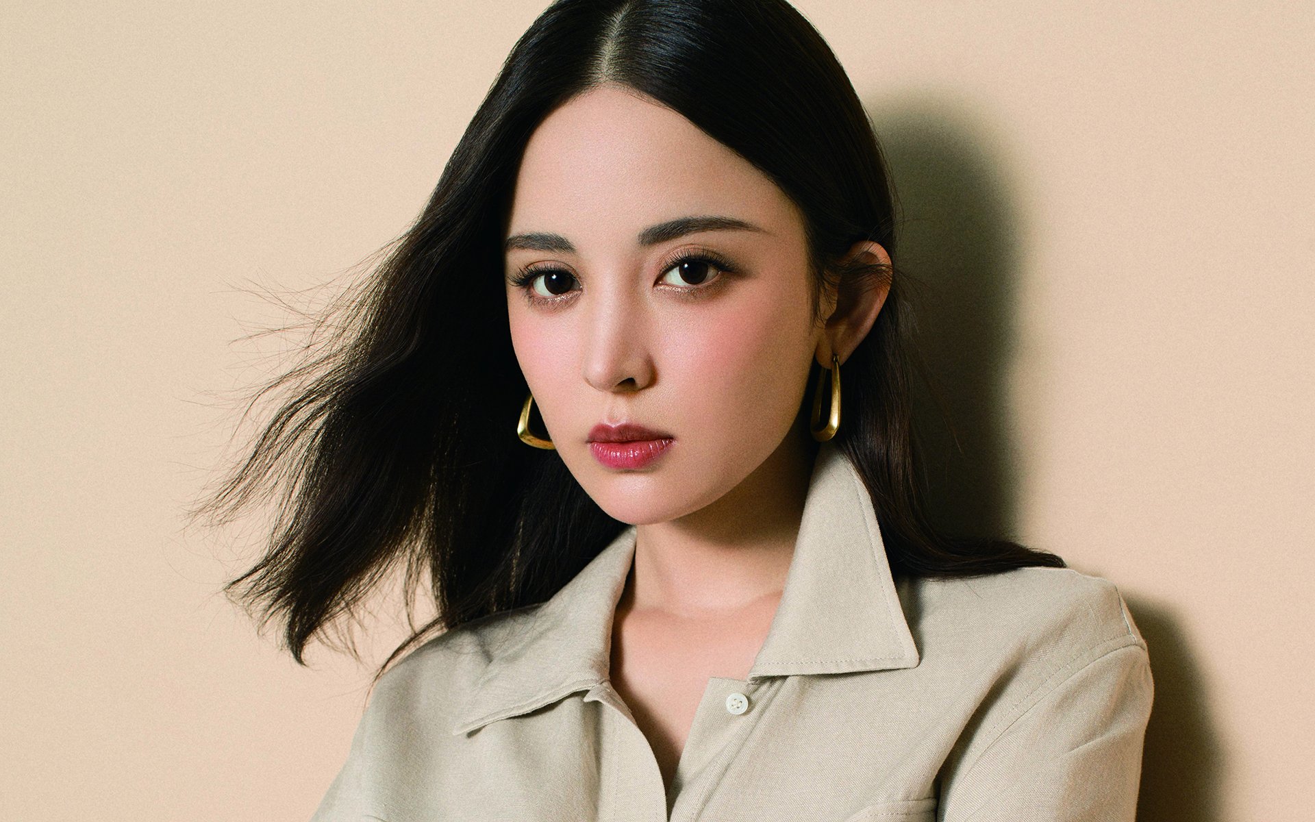 绿茵寸土必争,球场分秒鏖战