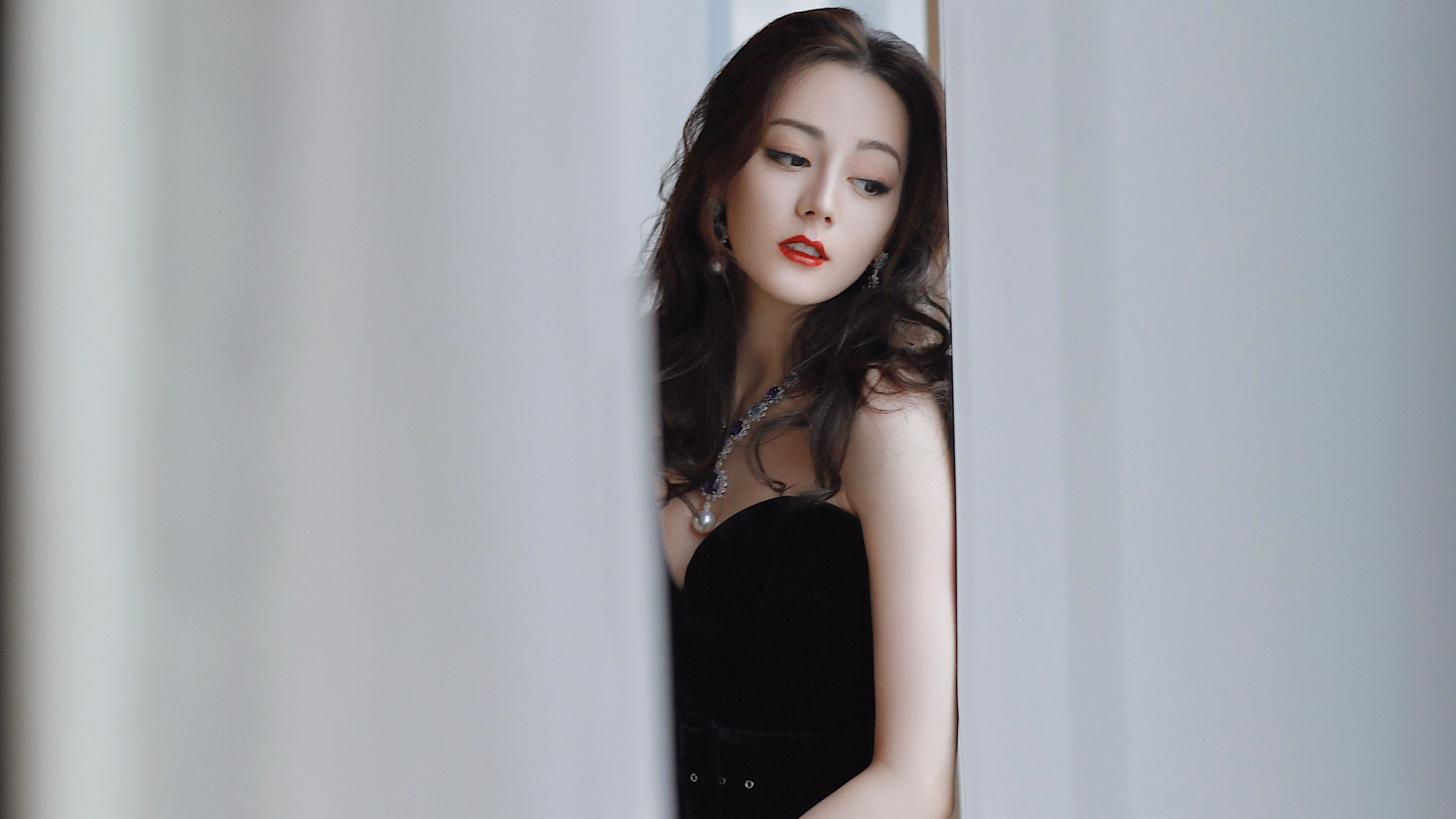 新德里午夜的蓝色闪电，C罗划破南美巨岩，乌拉圭险胜印度上演王者归来